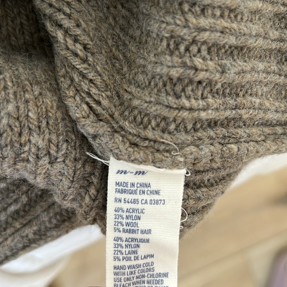 American Eagle Taupe Brown shade Women Chunky Cable Knit Cardigan Sweater size M - Picture 6 of 8